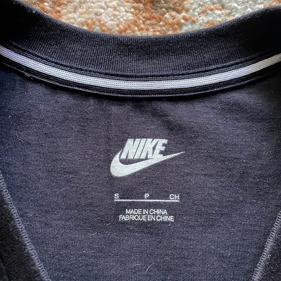 Women’s Black Nike Sportswear Loose Boyfriend Style Black Sleeveless Pocket Tank - Picture 7 of 16